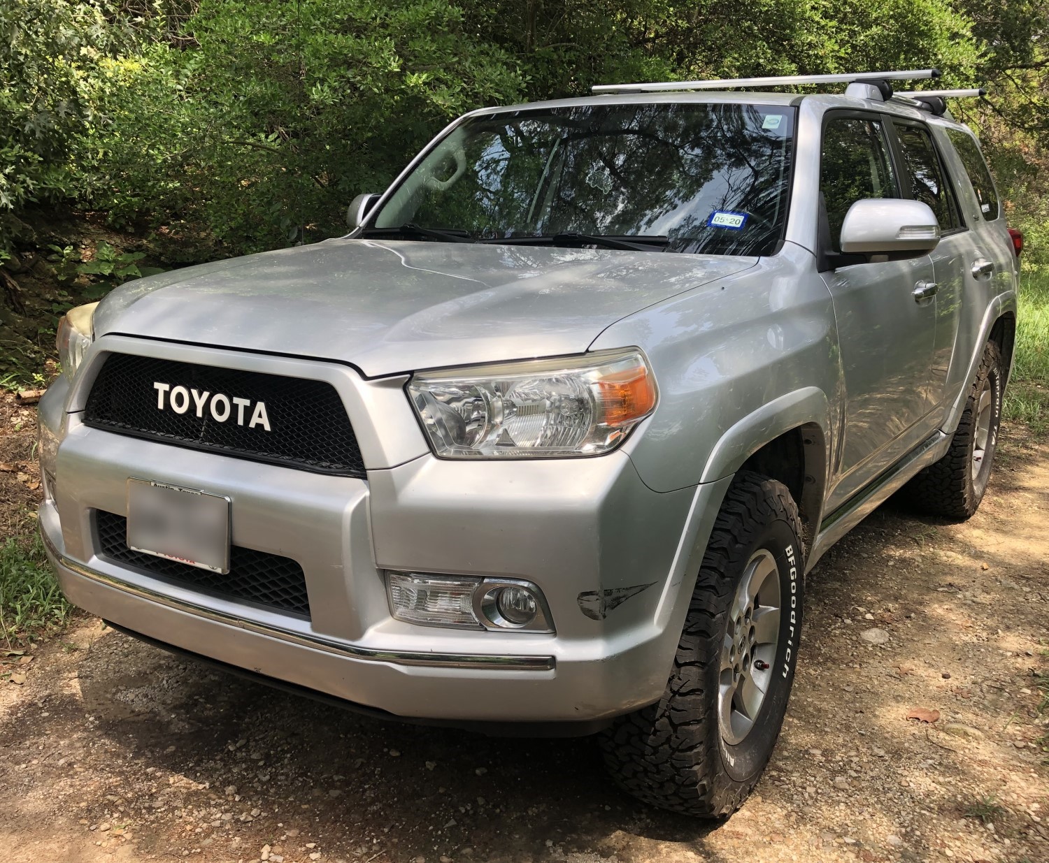 2010 - 2013 Toyota 4Runner Grill Mesh and Toyota Emblem #2