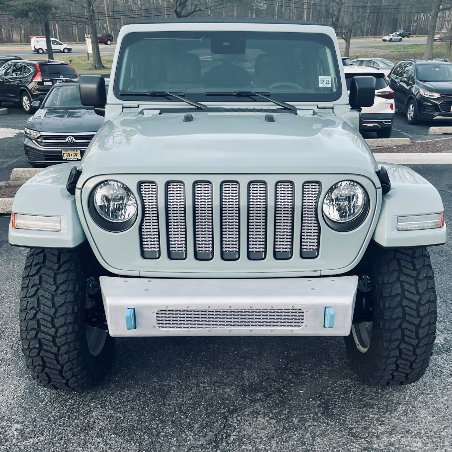 Custom Pre-Facelift Grille Swap on 2024 Jeep Wrangler JL - Slotted Mesh at its Best