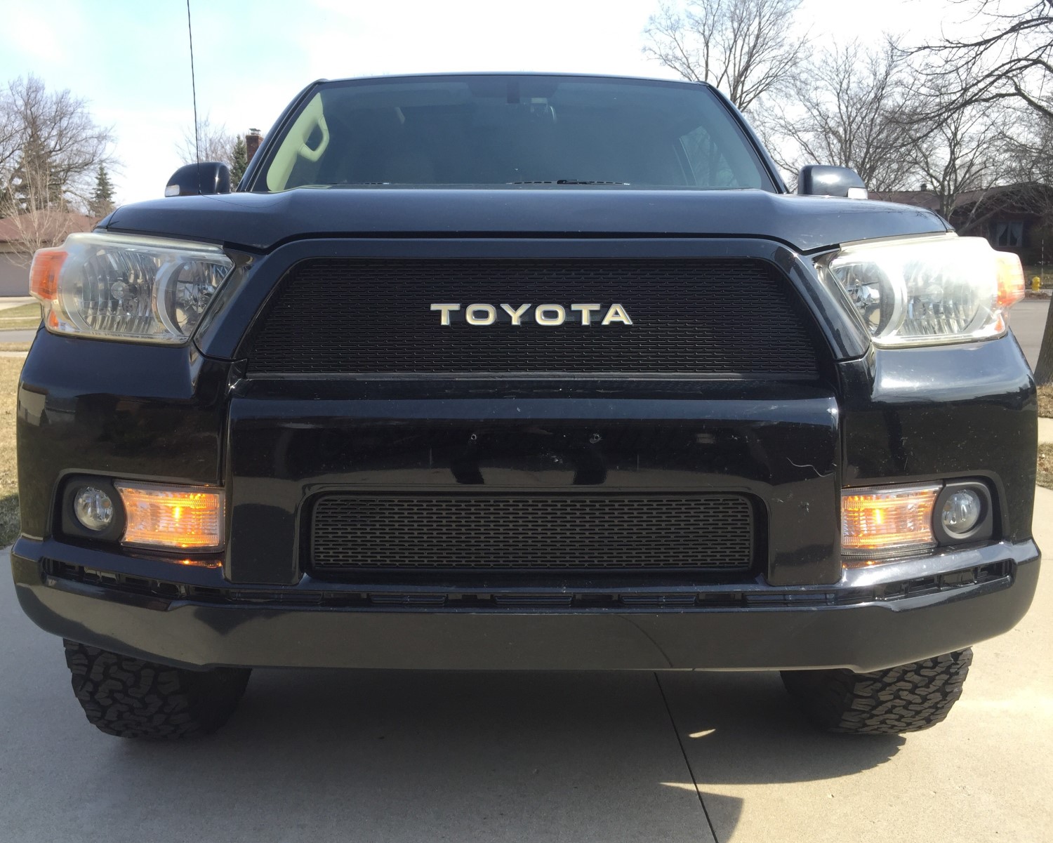 Retro Meets Contemporary: Gloss Black Slotted Grille for Toyota 4Runner