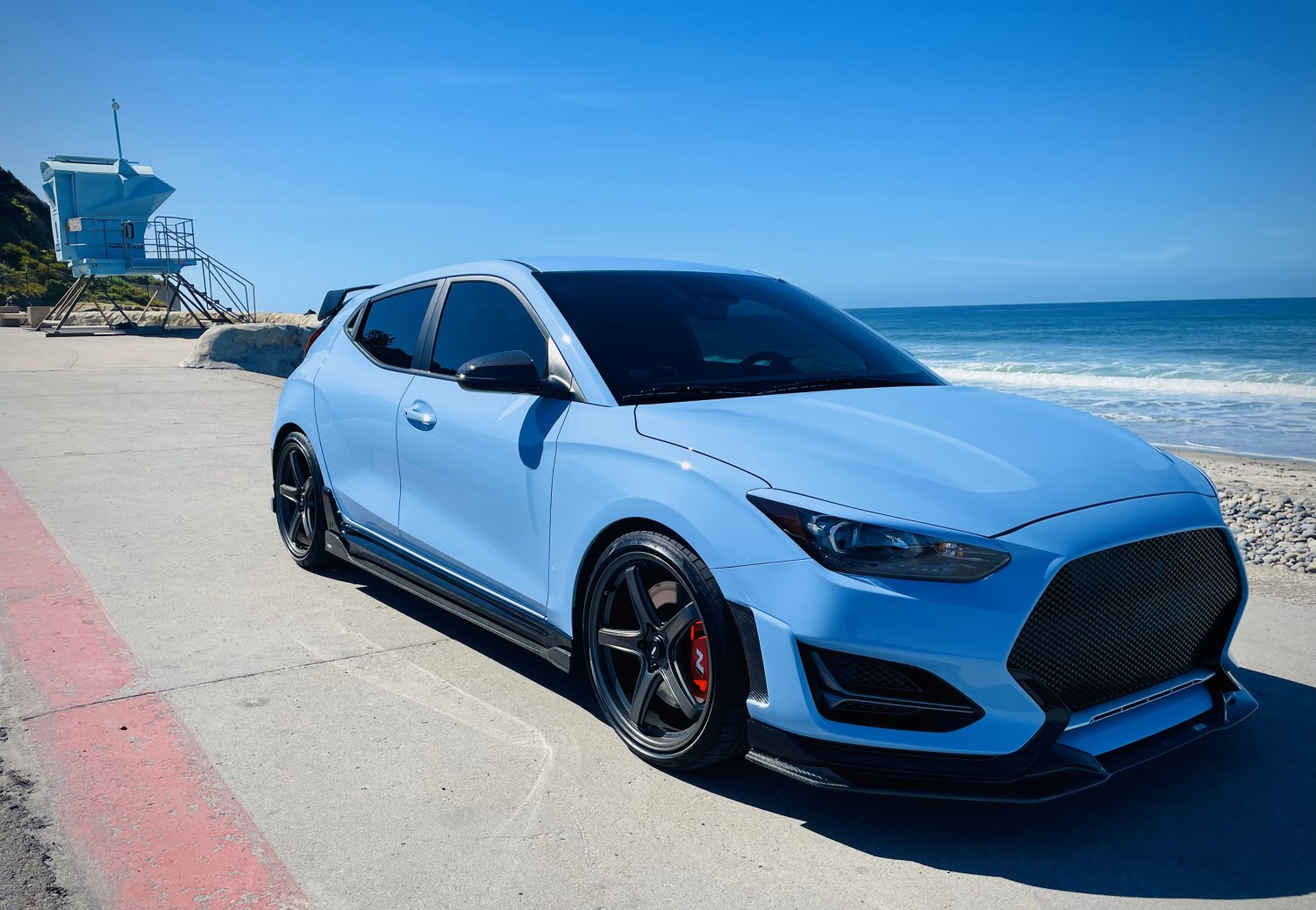 Cruising into the New Year with a Perforated Mesh Grille on a Performance Blue Veloster
