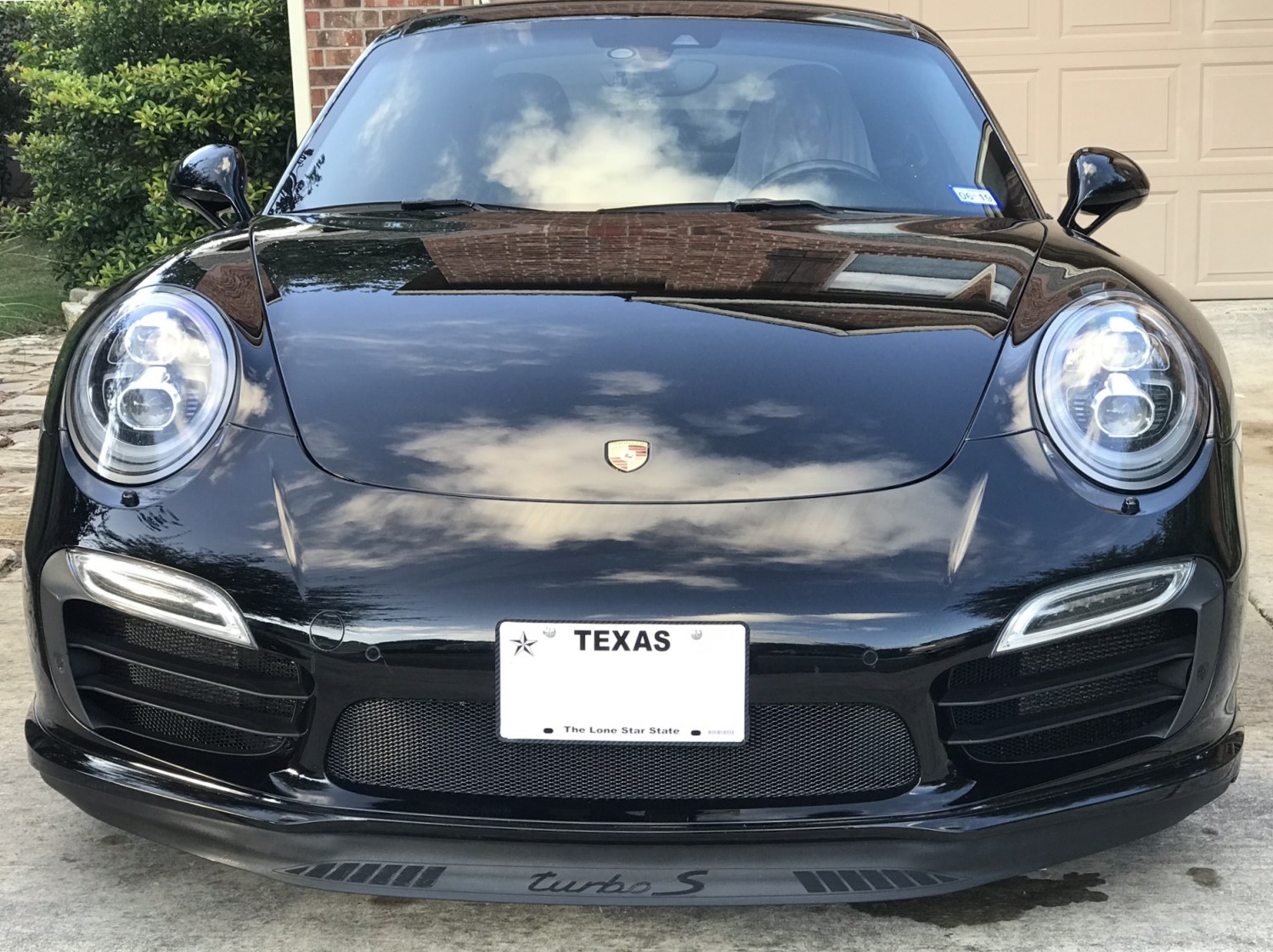 Porsche 911 TTS Gets a Unique Small Diamond Mesh Grille Makeover